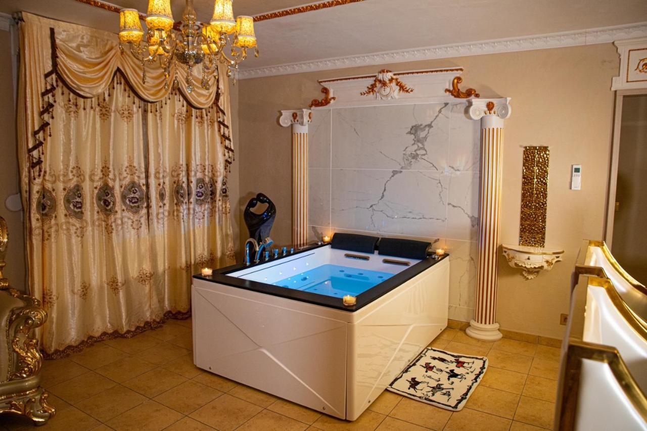 Le Petit Versailles Vernon  Luaran gambar